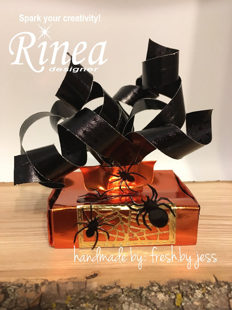 Halloween Treat Box by Jess | Rinea