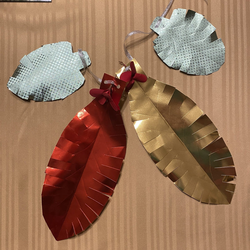 How to Create Foiled Leaves in Seconds!  <br/><small> by Betzys Designs</small> | Rinea